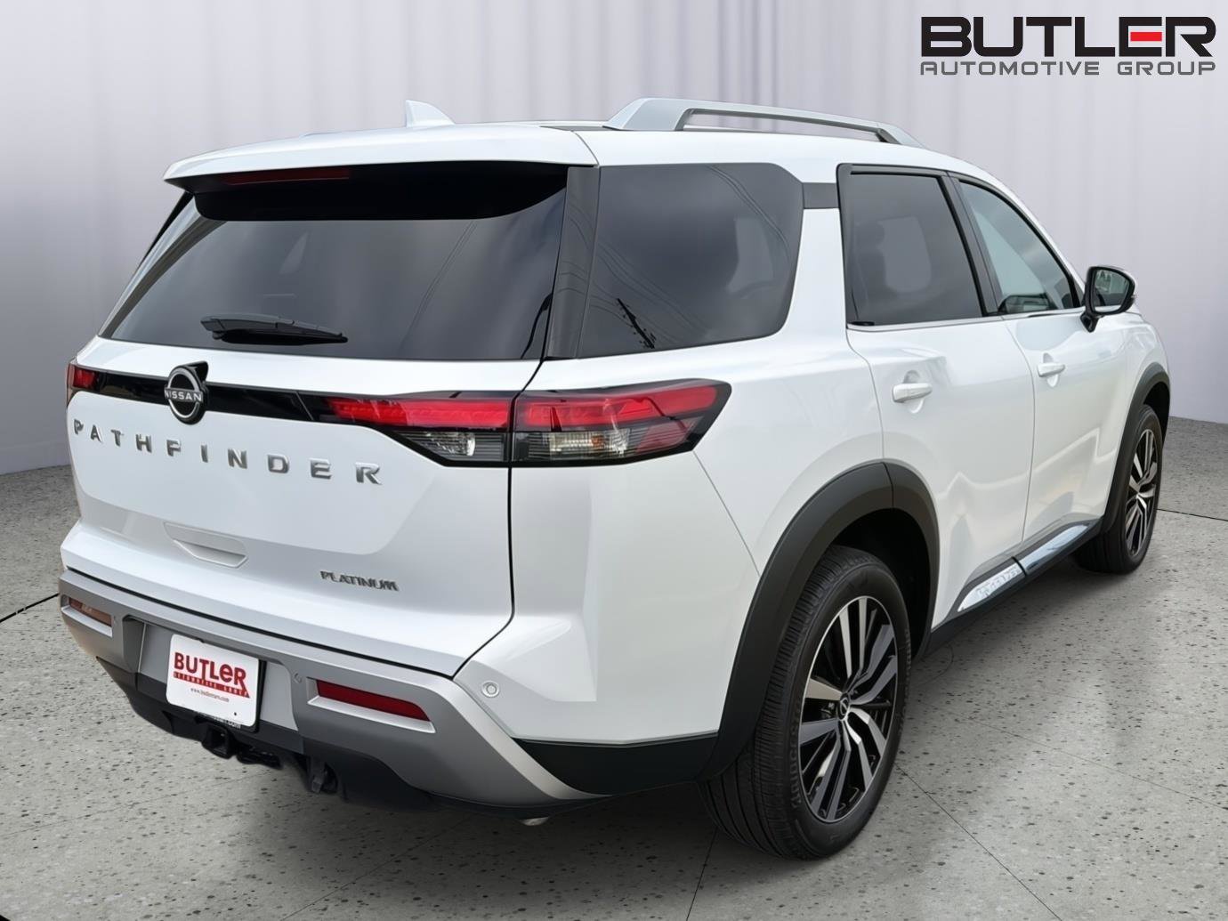 Used 2025 Nissan Pathfinder Platinum FWD image 6