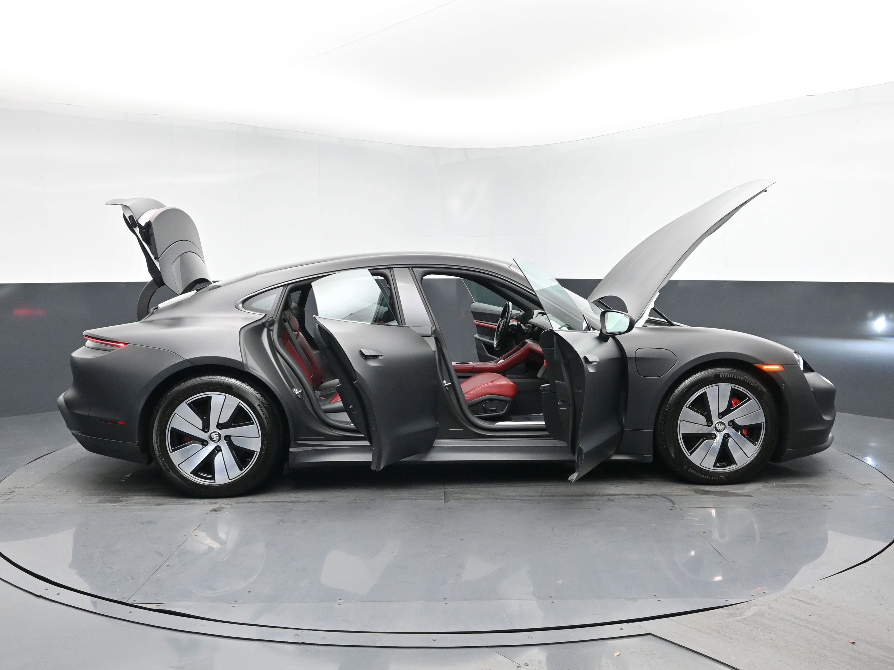 Used 2020 Porsche Taycan 4S image 23