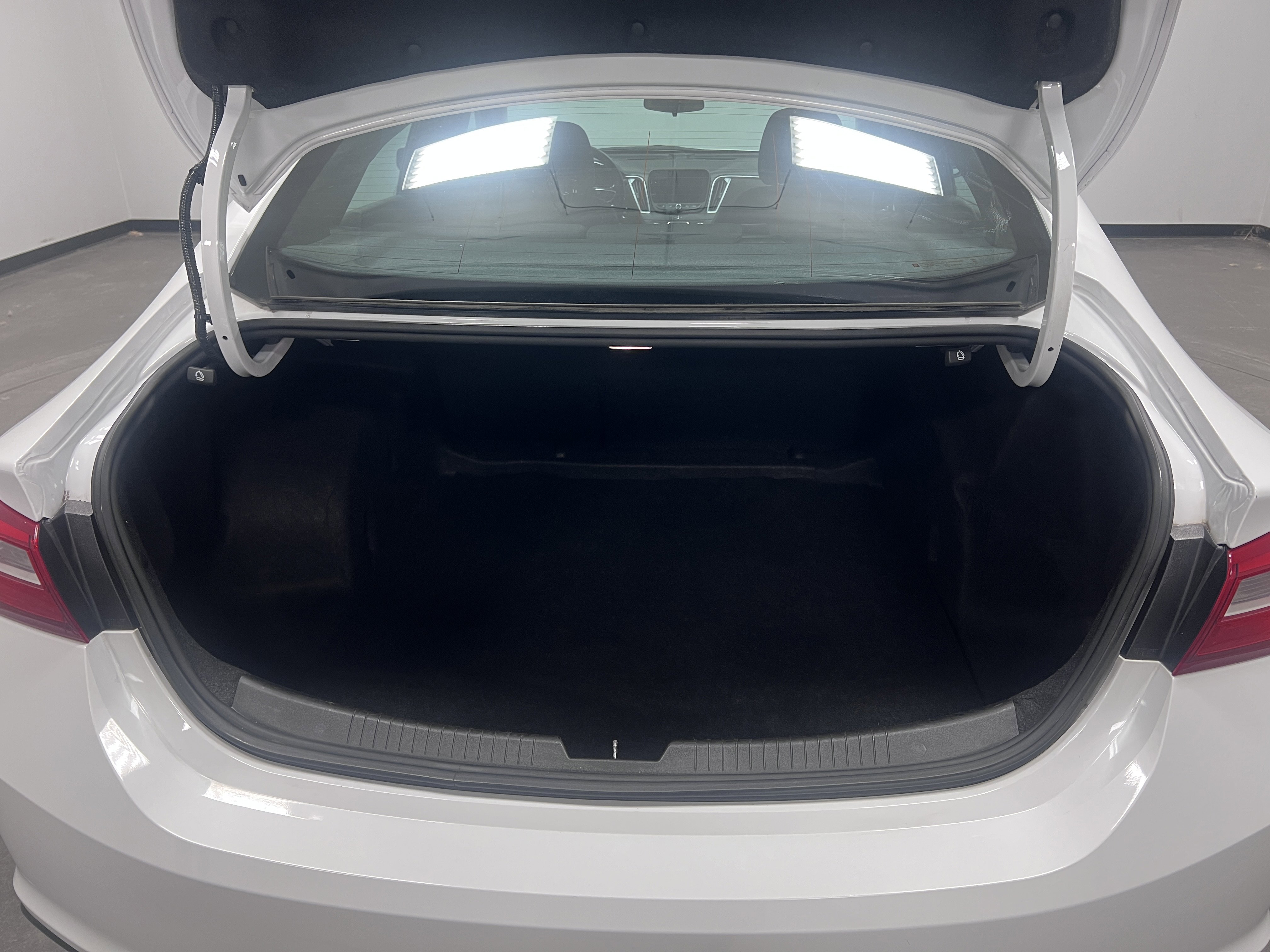 Used 2023 Chevrolet Malibu LT image 12