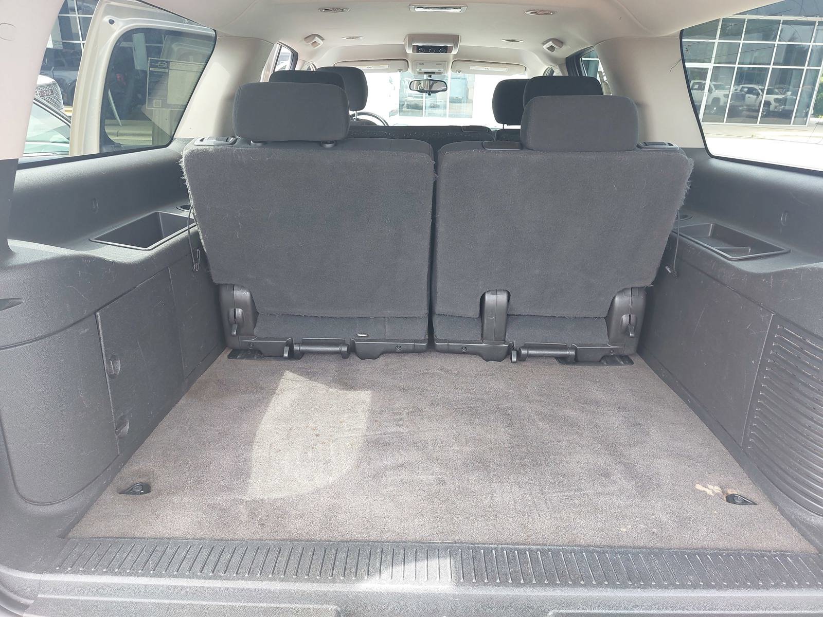 Used 2010 Chevrolet Suburban LS RWD image 12