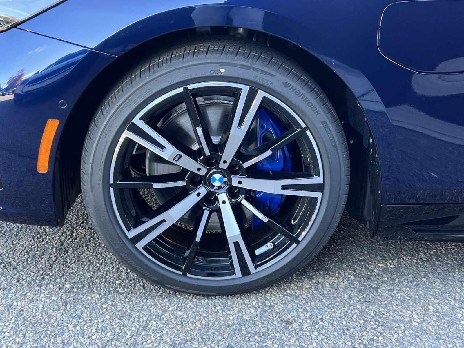 New 2026 BMW 550e xDrive w/ Executive Package image 9