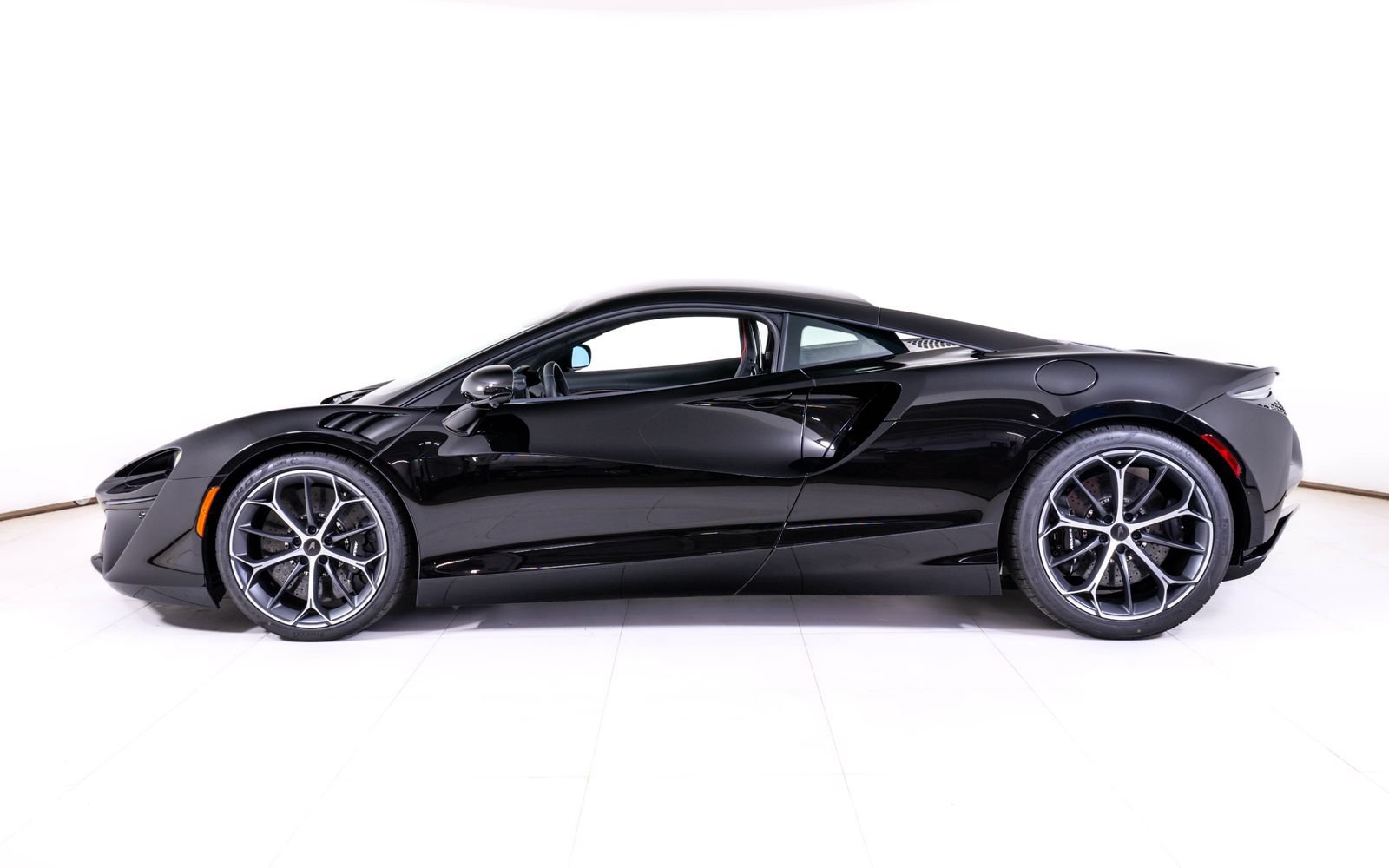 New 2026 McLaren Artura RWD image 2