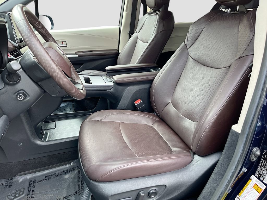Used 2024 Toyota Sienna Platinum AWD/4WD image 22