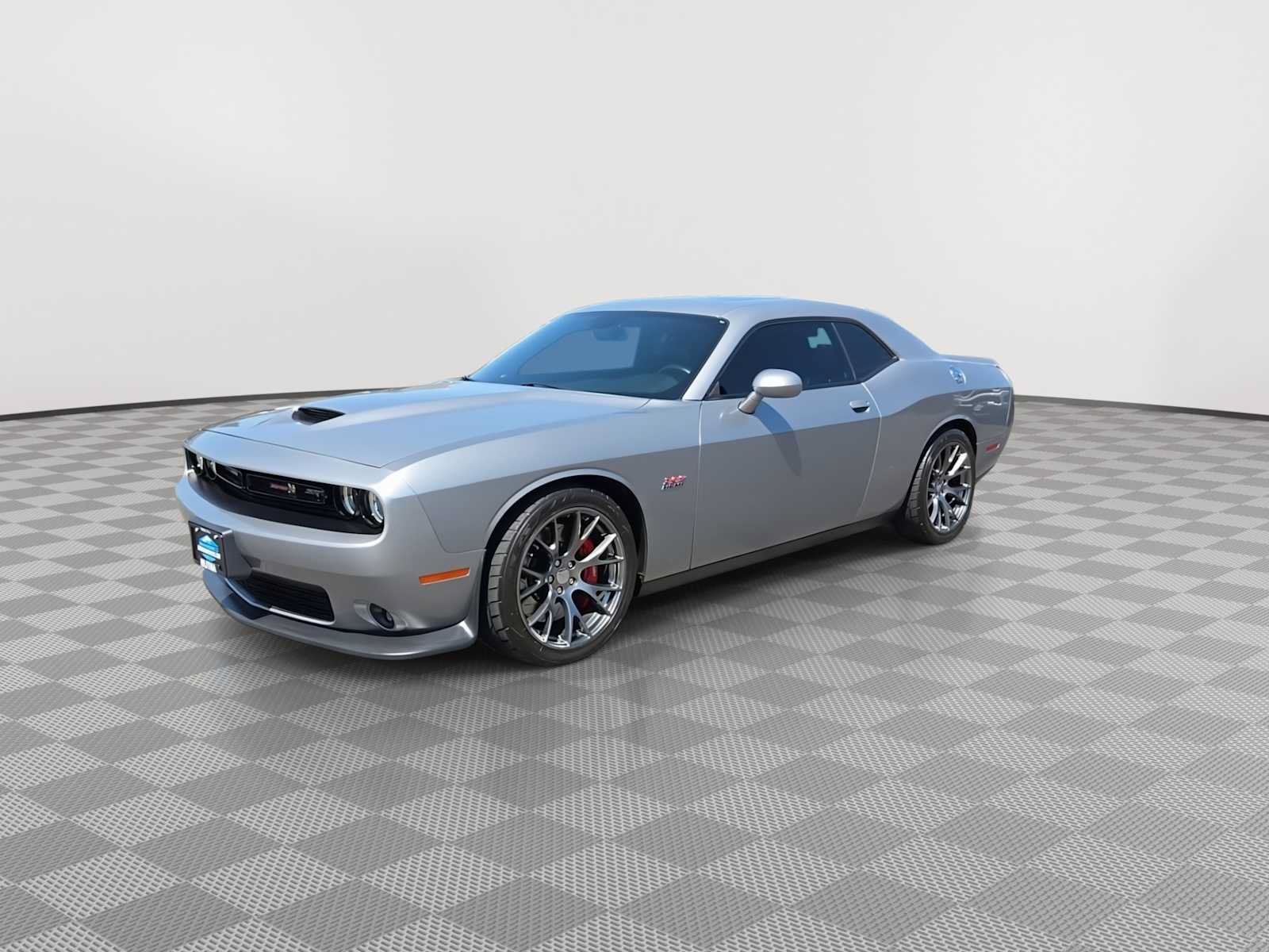 Used 2016 Dodge Challenger SRT w/ Technology Group RWD image 4