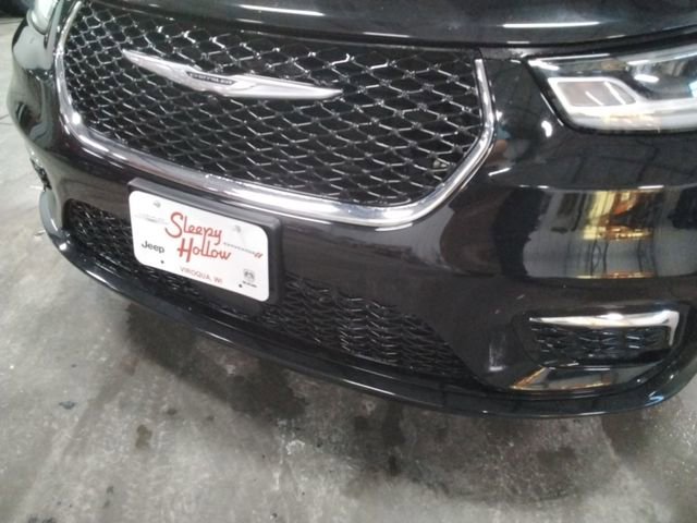 Used 2024 Chrysler Pacifica Touring-L image 14