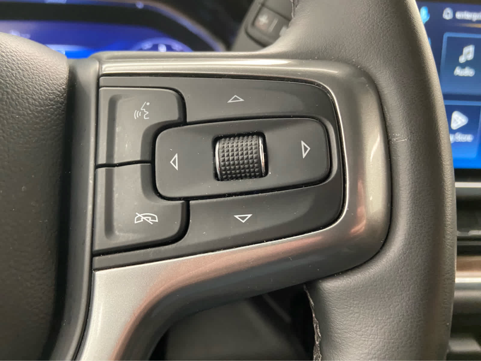 Used 2025 Chevrolet Silverado 1500 LT AWD/4WD image 21