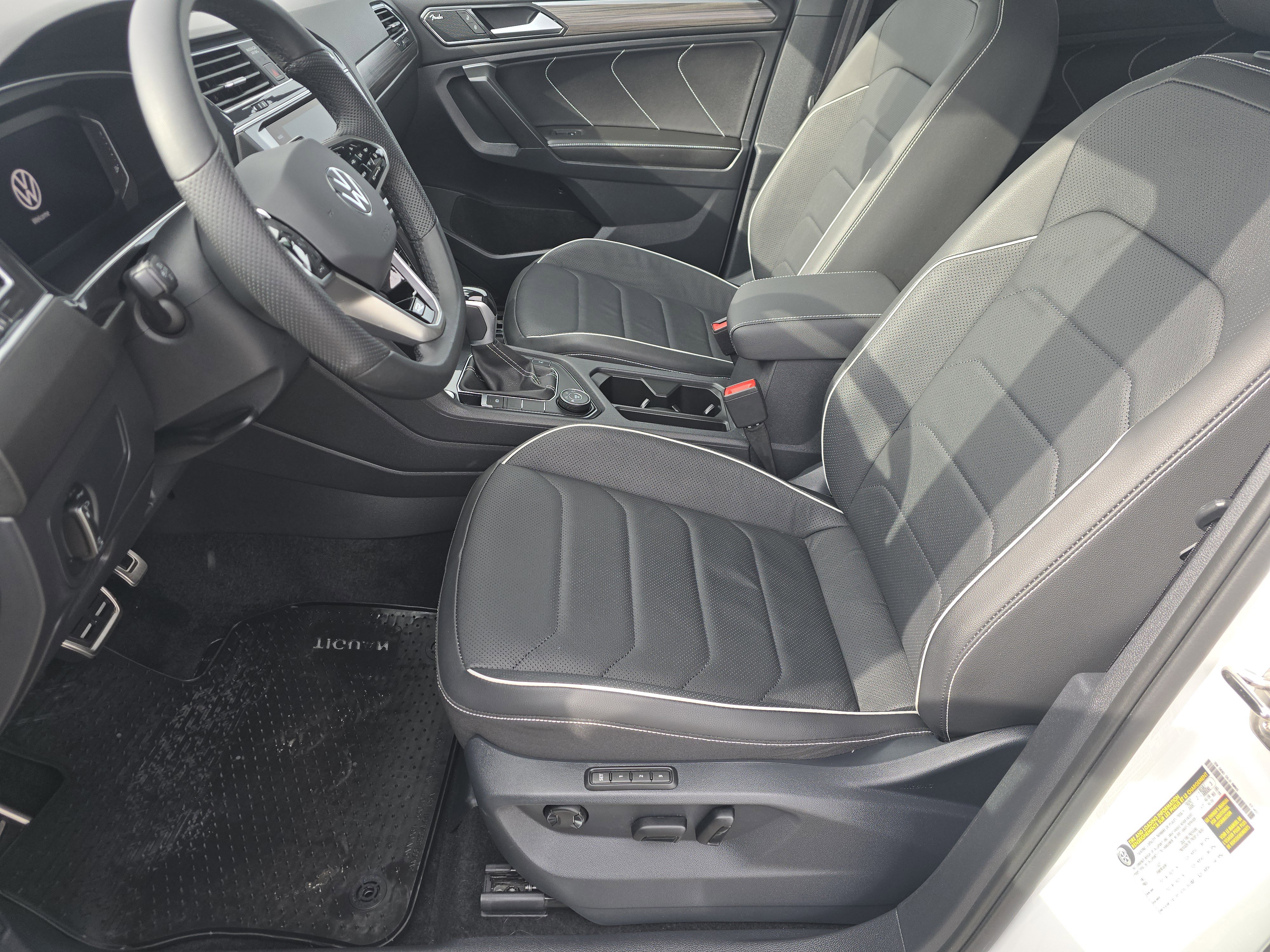Certified 2024 Volkswagen Tiguan SEL R-Line image 20