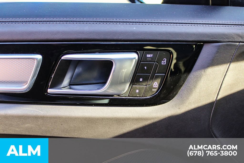 Used 2023 Porsche Cayenne Platinum Edition image 37