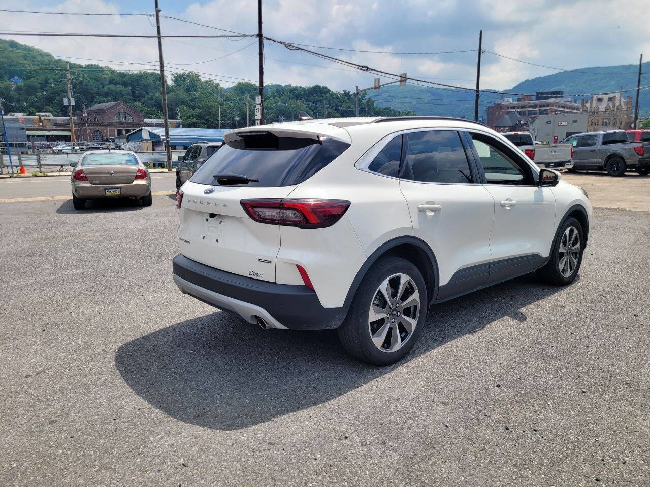 Used 2023 Ford Escape Platinum image 8