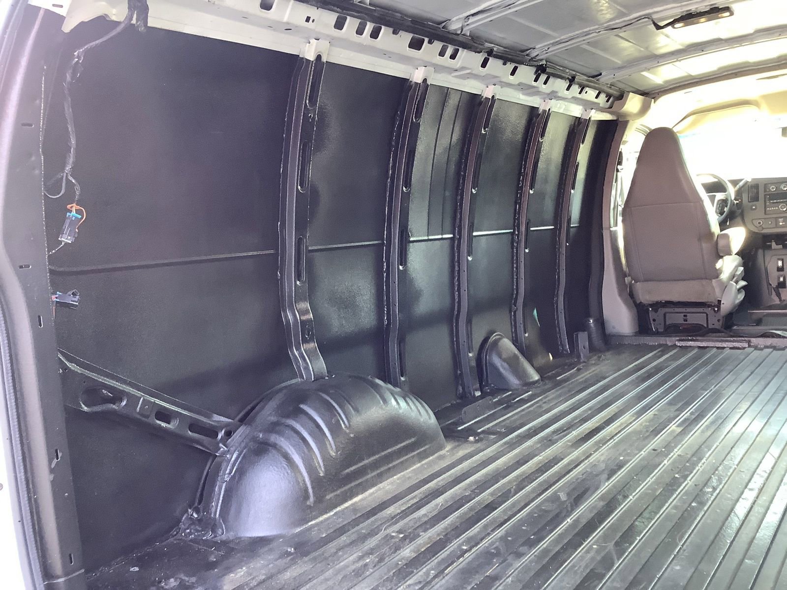 Used 2016 Chevrolet Express 3500 Extended image 12