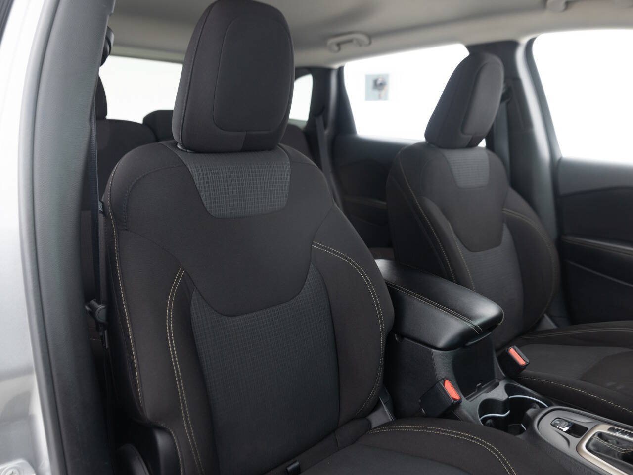 Used 2015 Jeep Cherokee Latitude w/ Comfort/Convenience Group AWD/4WD image 26