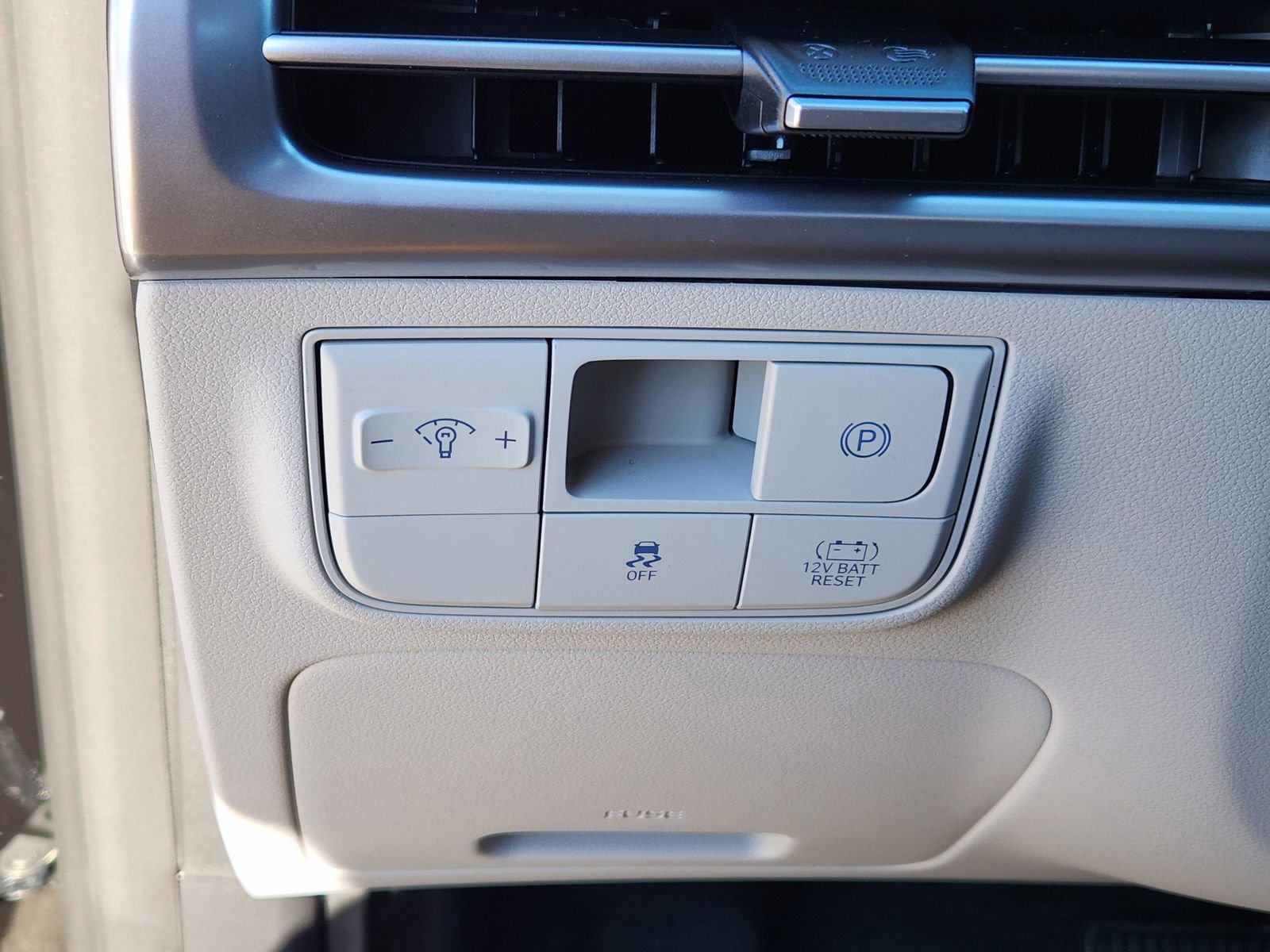 New 2026 Hyundai Tucson Blue SE image 17