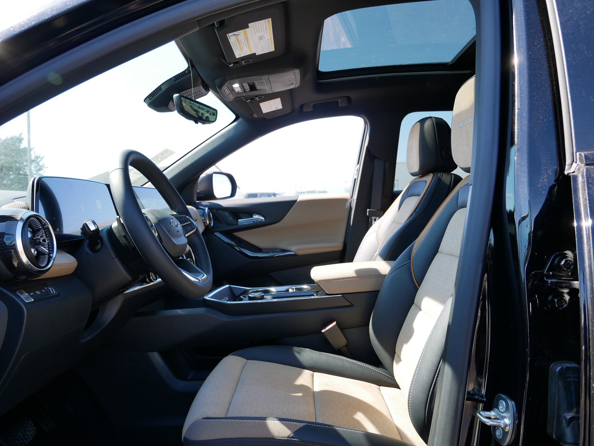 New 2026 Chevrolet Equinox ACTIV w/ Convenience Package III AWD/4WD image 11