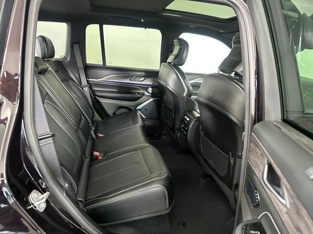 Used 2022 Jeep Grand Cherokee Overland w/ Advanced Protech Group III AWD/4WD image 28