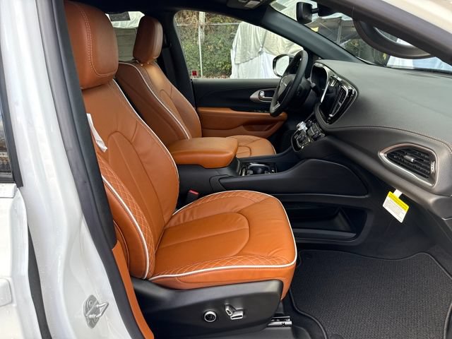 New 2026 Chrysler Pacifica Pinnacle AWD/4WD image 9
