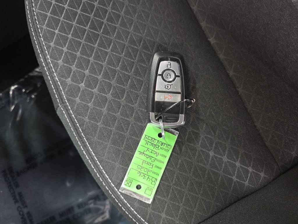 Used 2025 Ford Escape Active AWD/4WD image 32
