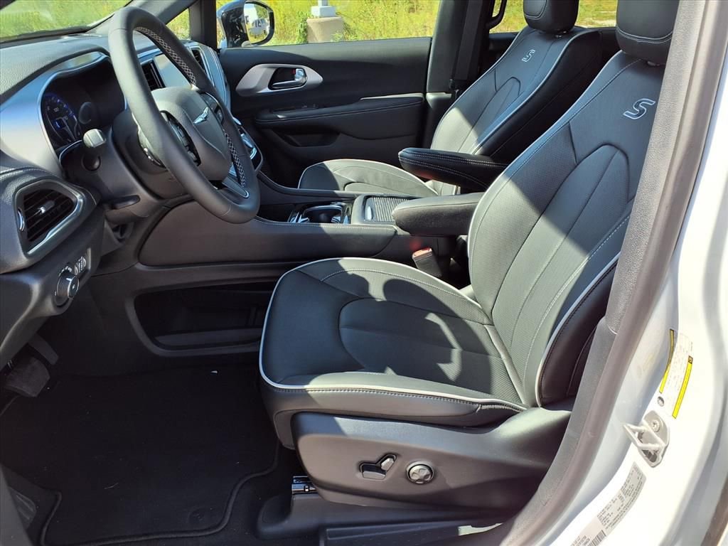 New 2026 Chrysler Pacifica Limited image 27