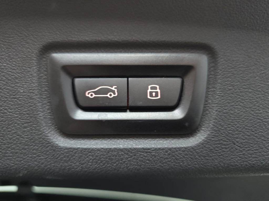 Used 2023 BMW i4 eDrive35 w/ Premium Package image 16