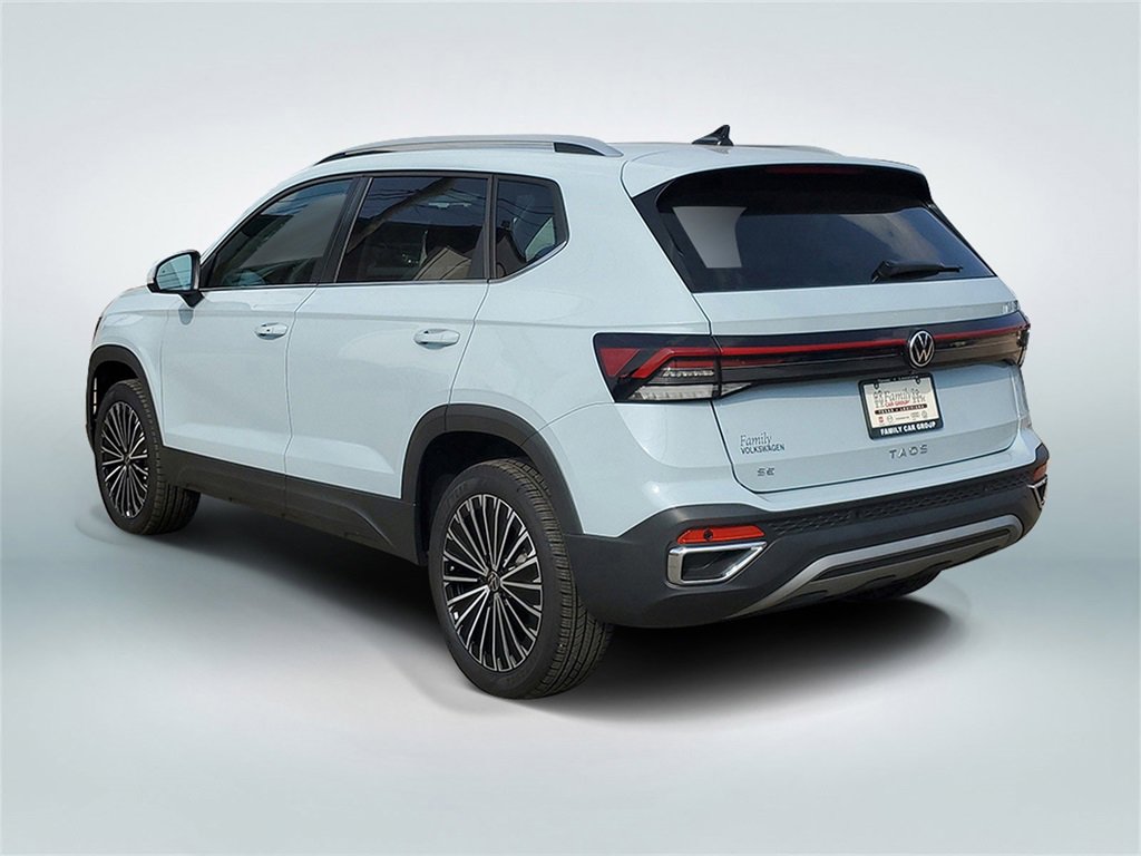 Used 2025 Volkswagen Taos SE image 4