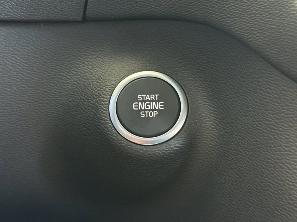 New 2026 Volvo XC40 B5 Core w/ Climate Package AWD/4WD image 22
