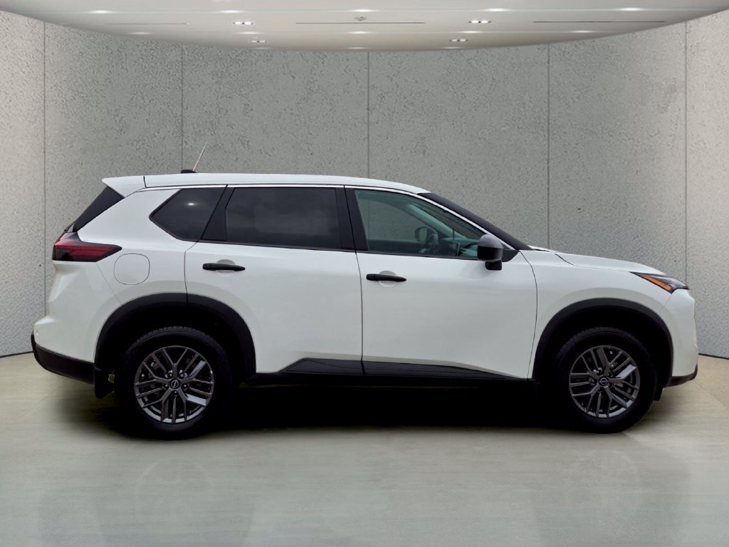 Used 2026 Nissan Rogue S FWD image 6