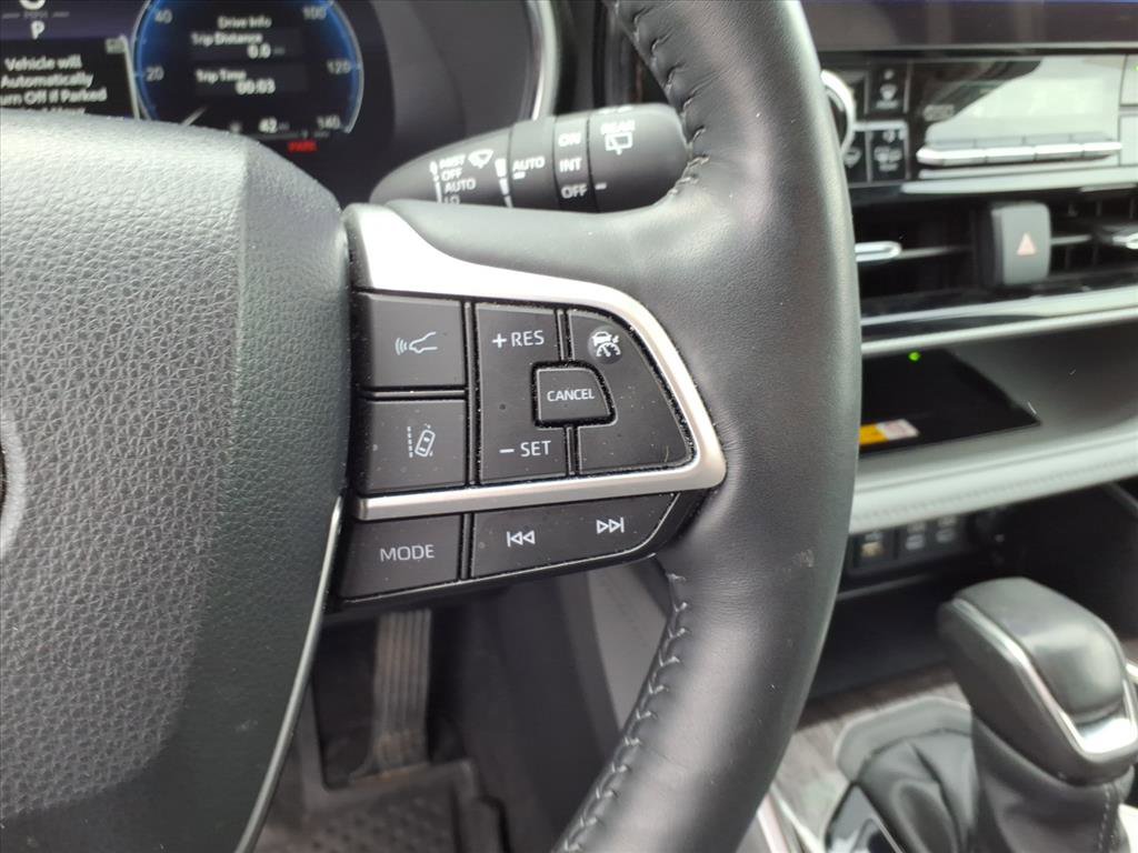 Used 2024 Toyota Highlander Platinum AWD/4WD image 32