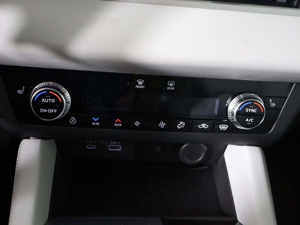New 2025 Mitsubishi Outlander SEL image 54