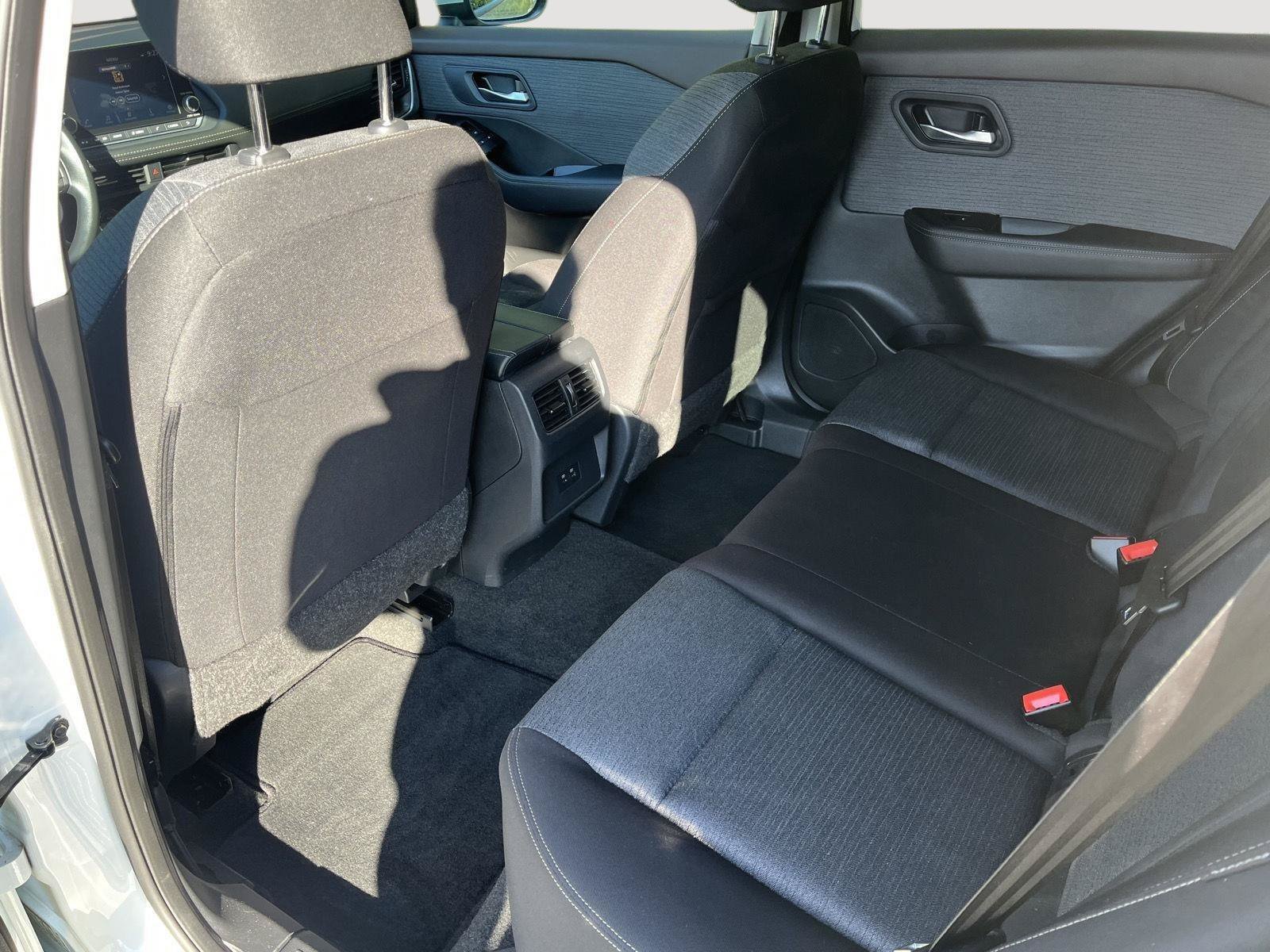Used 2023 Nissan Rogue SV AWD/4WD image 14