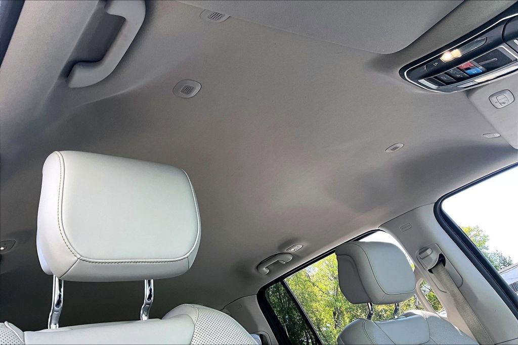 Used 2022 Jeep Wagoneer Series III w/ Flexible Seating Group RWD image 28