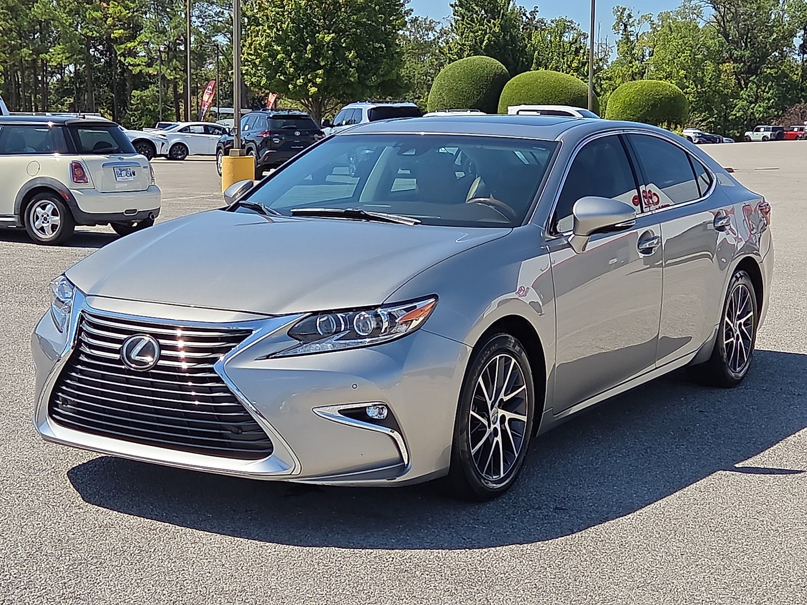 Used 2016 Lexus ES 350 w/ Luxury Package w/Wood Trim FWD image 2