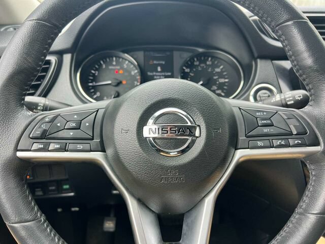 Used 2017 Nissan Rogue SV AWD/4WD image 27
