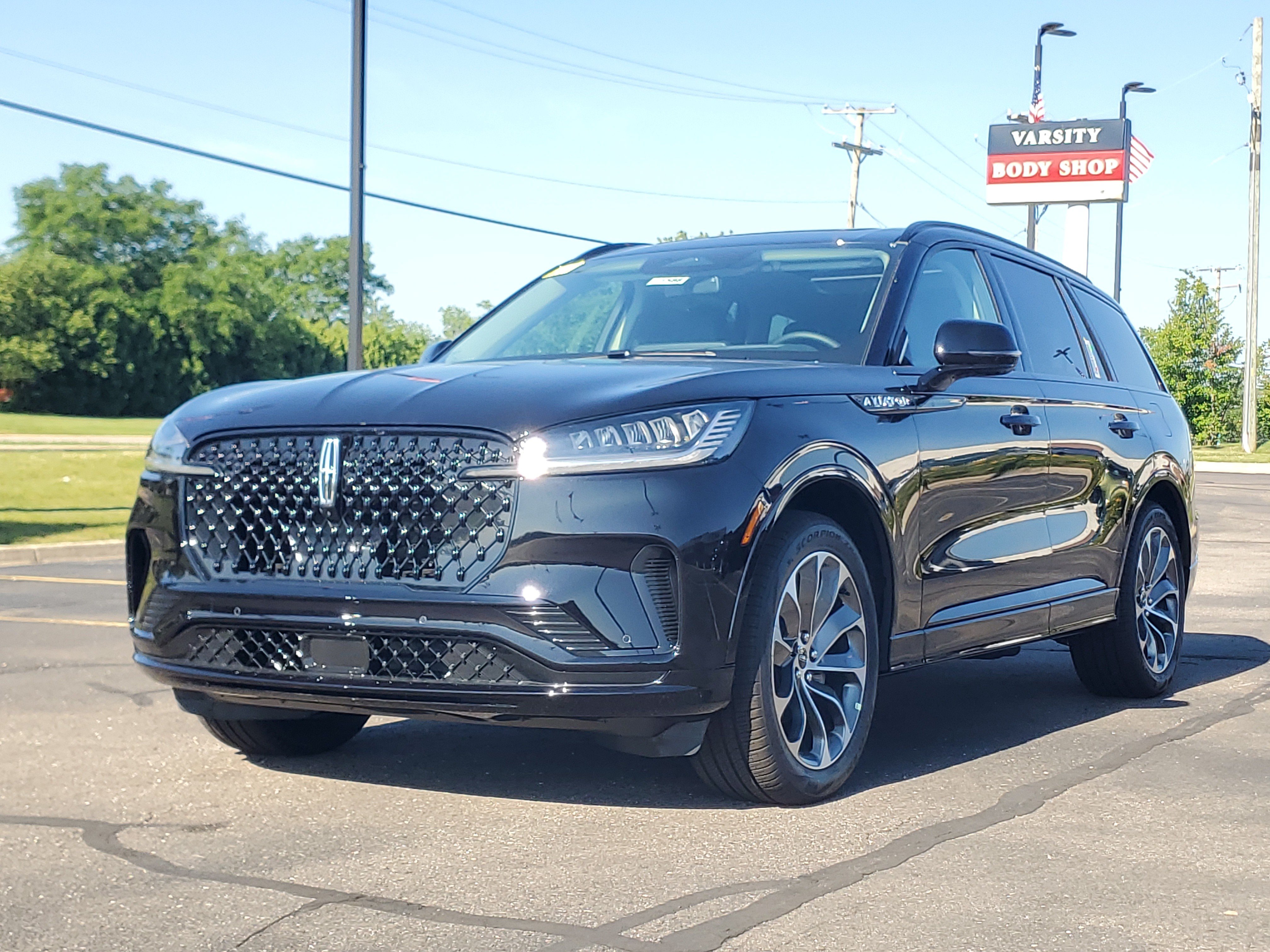 New 2026 Lincoln Aviator AWD image 2