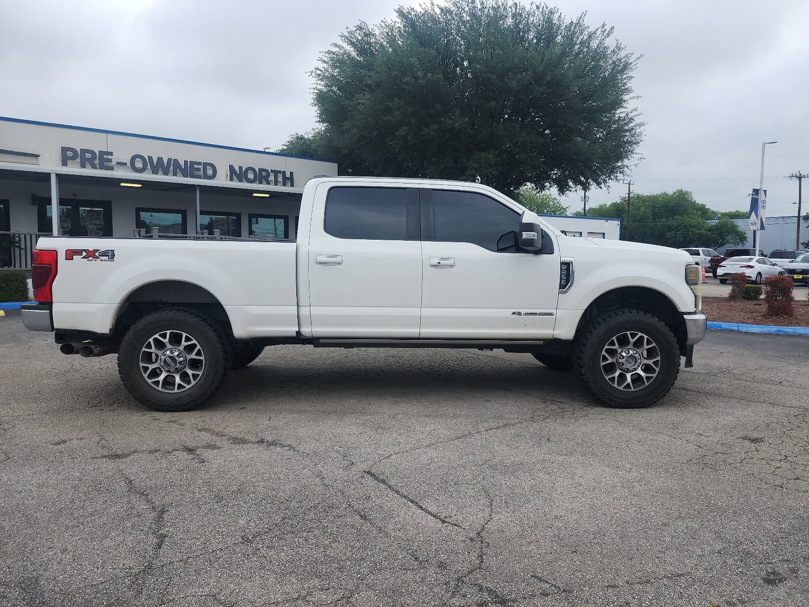 Used 2021 Ford F250 Lariat w/ Lariat Ultimate Package AWD/4WD image 2