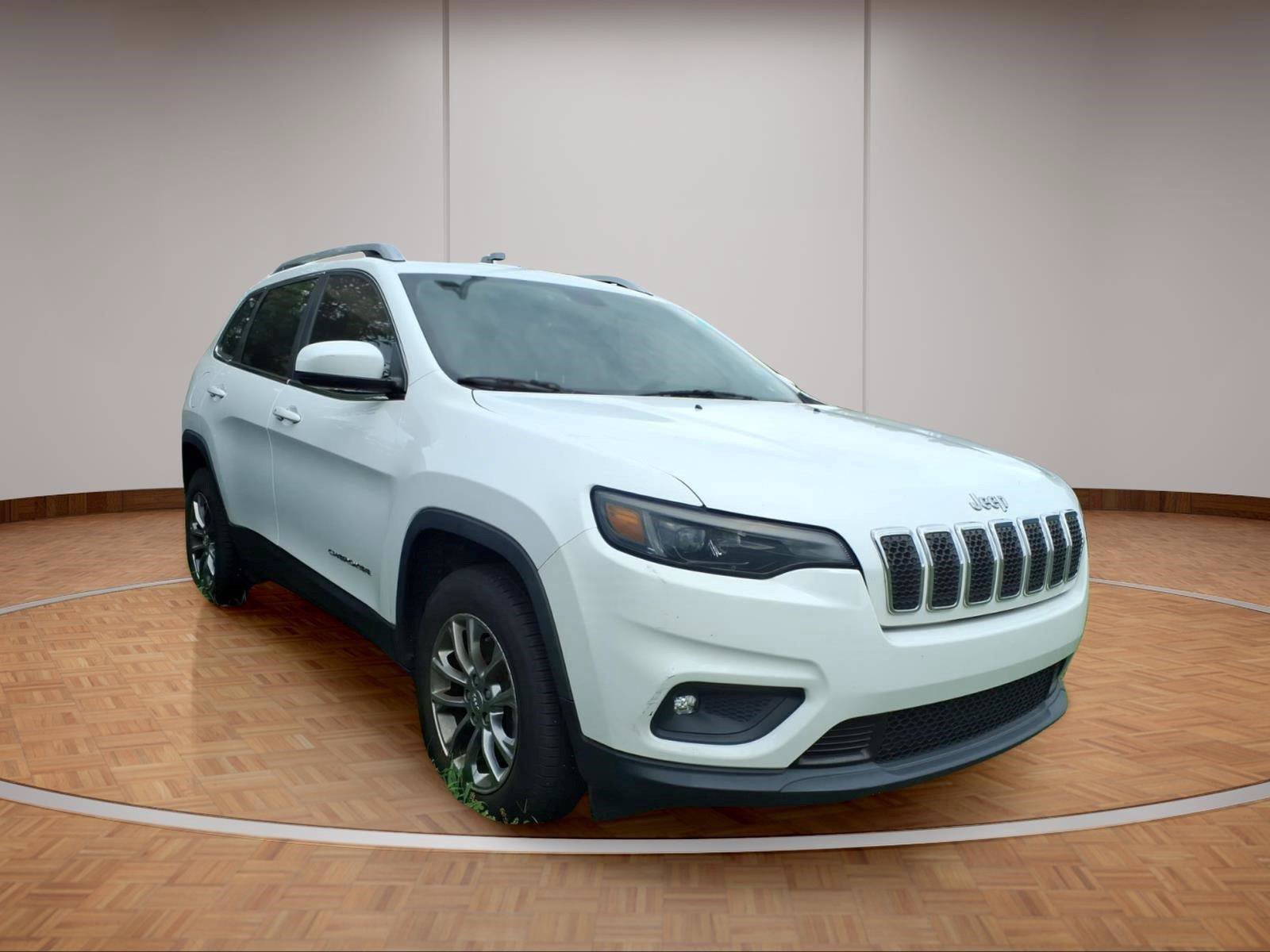 Used 2019 Jeep Cherokee Latitude Plus w/ Comfort/Convenience Group AWD/4WD image 1