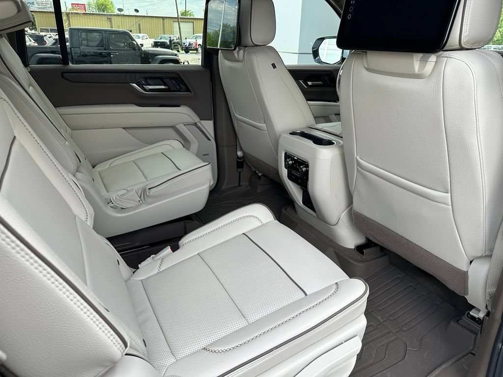 New 2026 GMC Yukon XL Denali w/ Denali Reserve Package AWD/4WD image 18