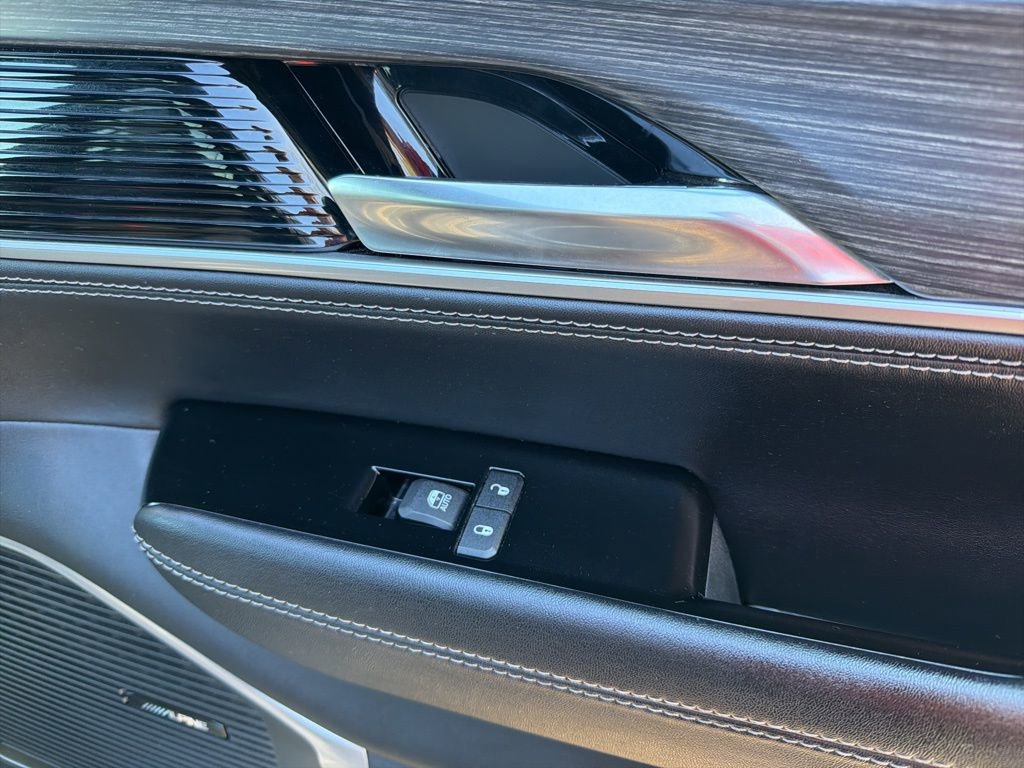 Used 2023 Jeep Wagoneer Series III w/ Preferred Equipment Group image 32