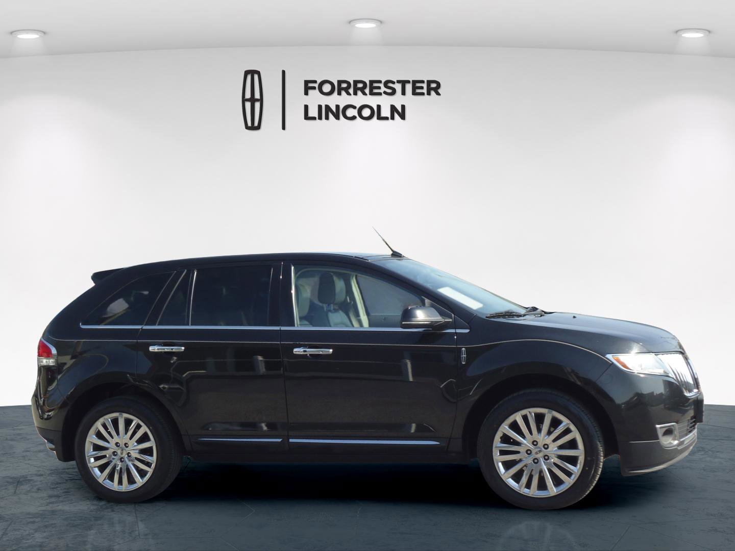 Used 2013 Lincoln MKX AWD image 2
