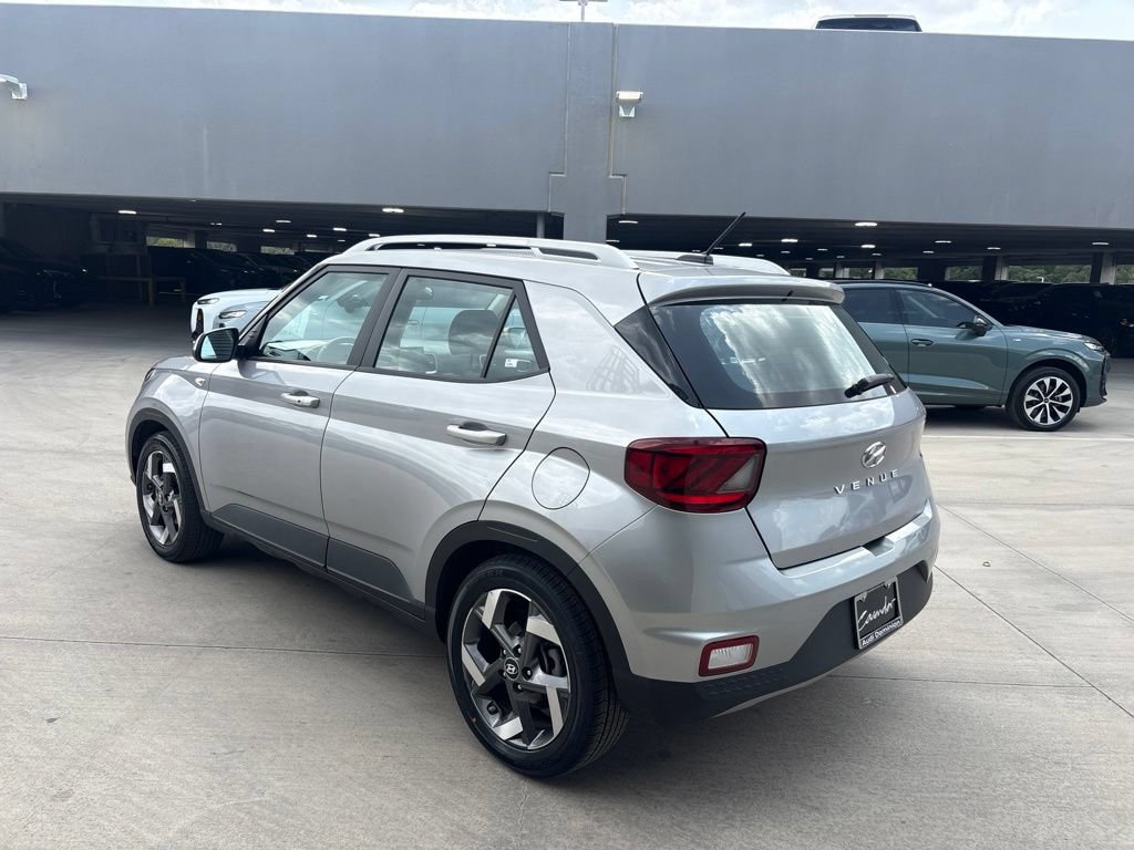 Used 2025 Hyundai Venue SEL FWD image 8