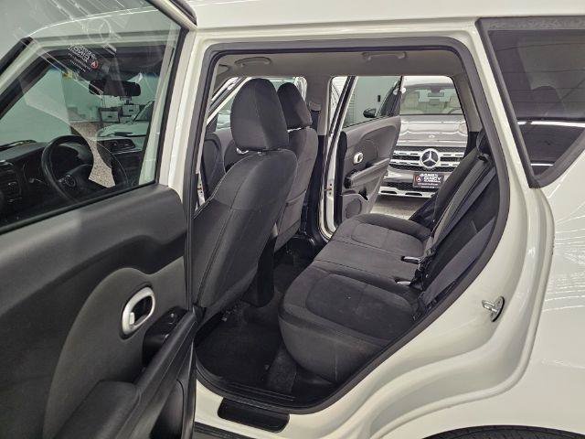 Used 2014 Kia Soul FWD image 29