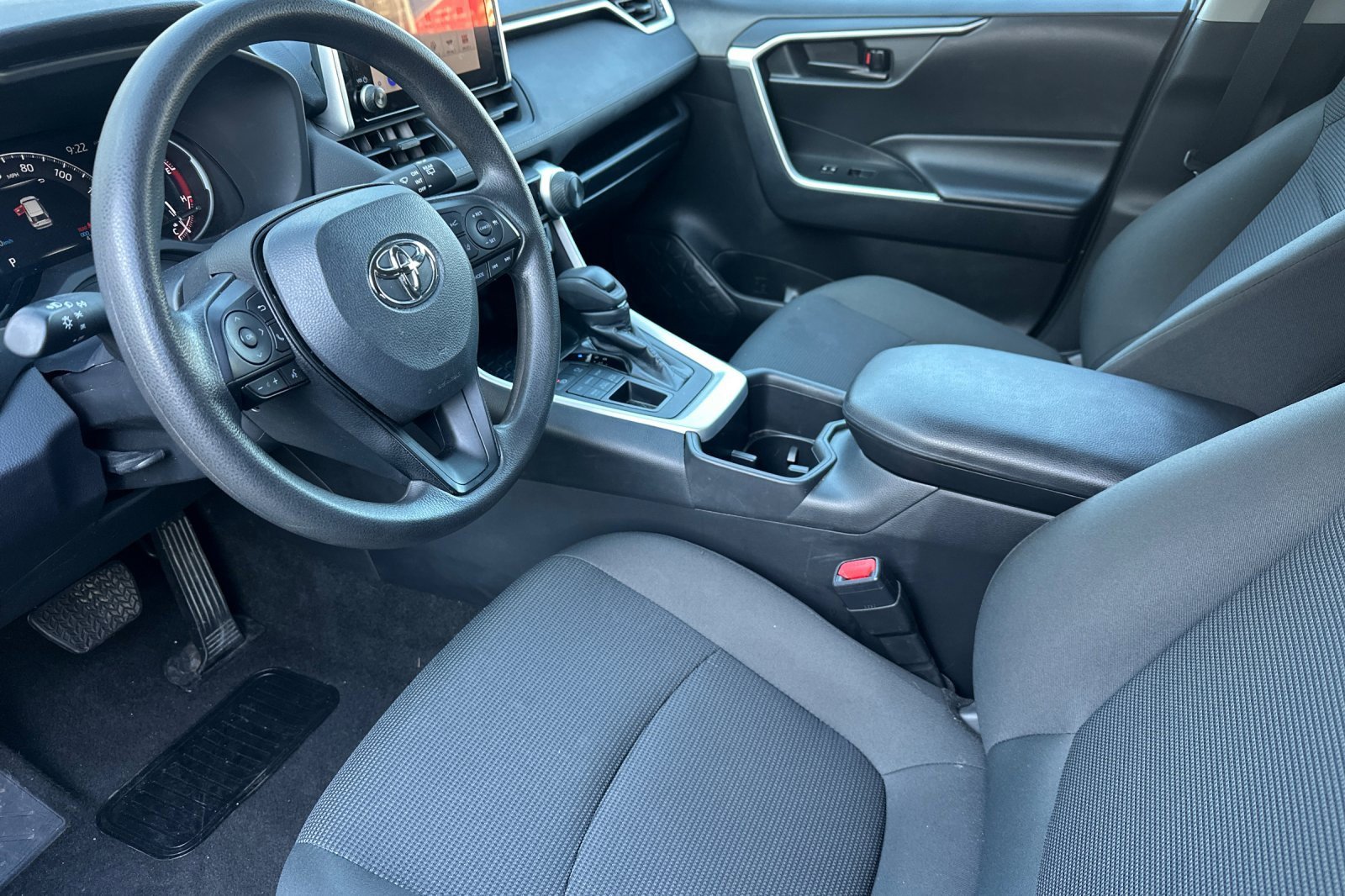 Used 2024 Toyota RAV4 LE image 10