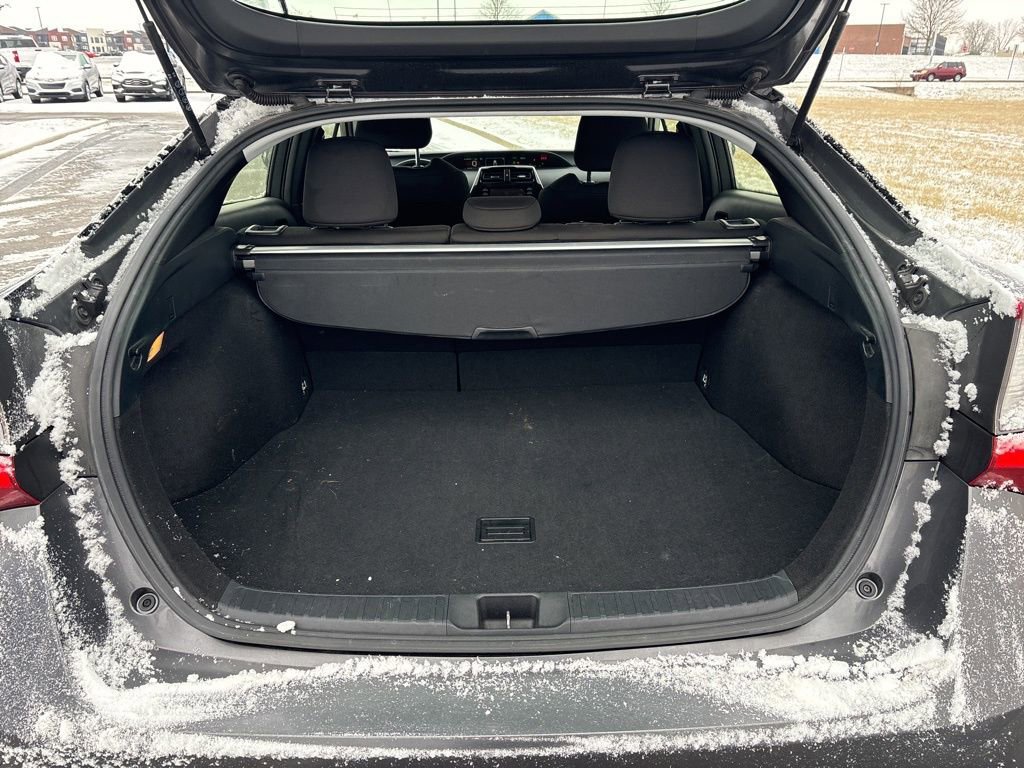 Used 2021 Toyota Prius LE image 9