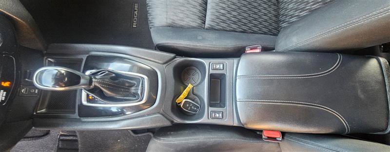 Used 2017 Nissan Rogue SV w/ SV Premium Package image 21