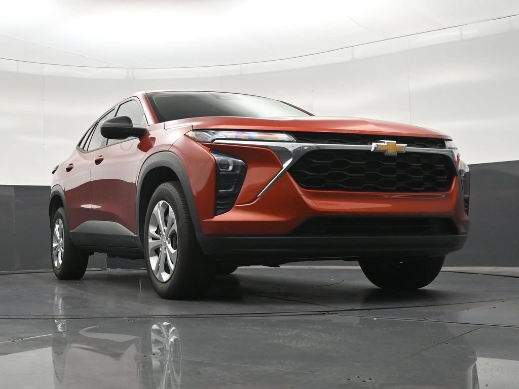 Used 2024 Chevrolet Trax LS FWD image 29