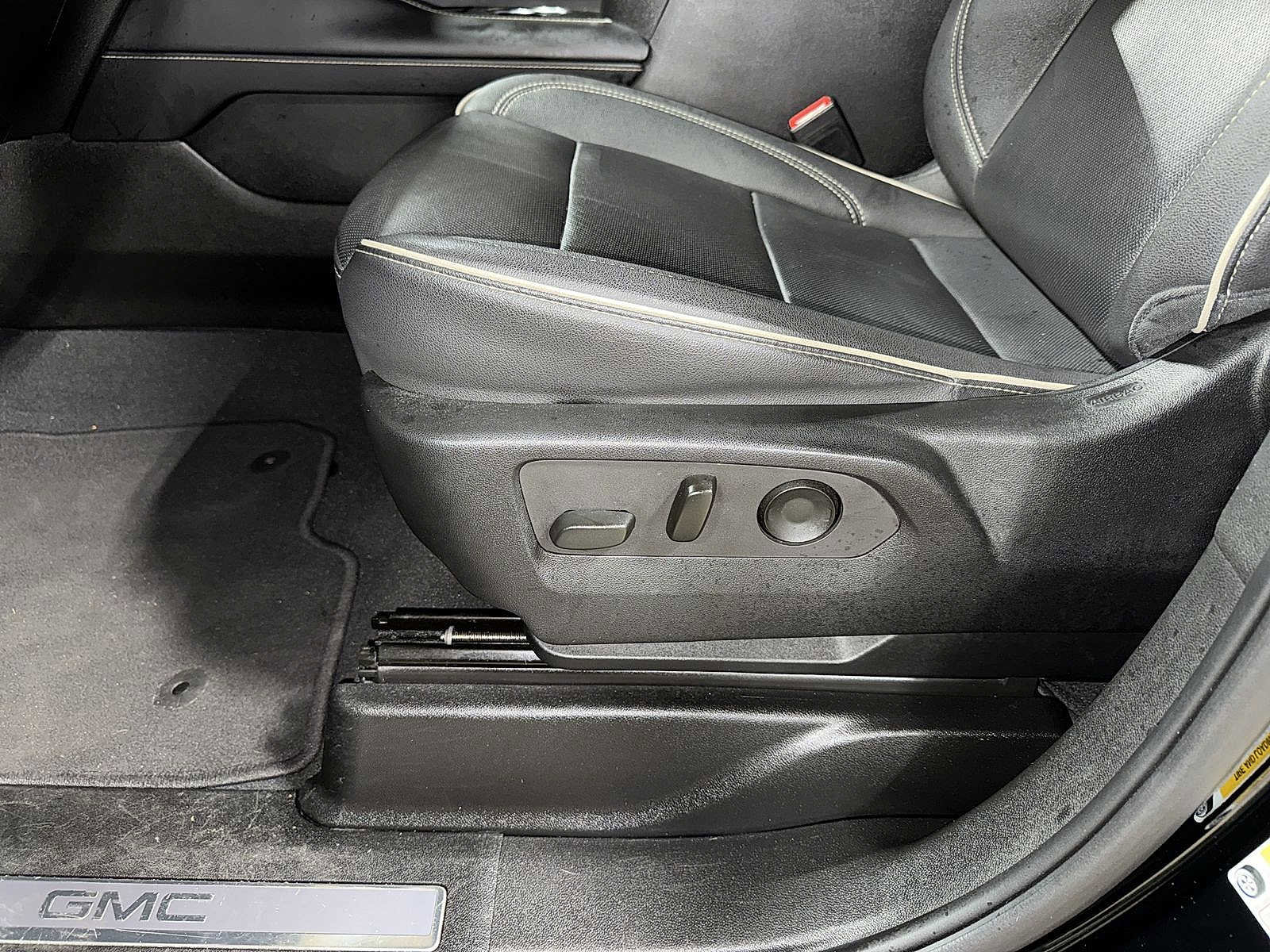 Used 2023 GMC Yukon SLT image 24