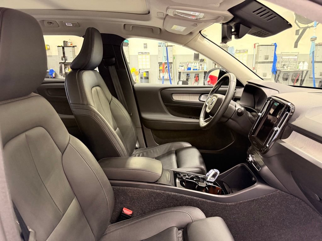 Used 2026 Volvo XC40 B5 Plus AWD/4WD image 29