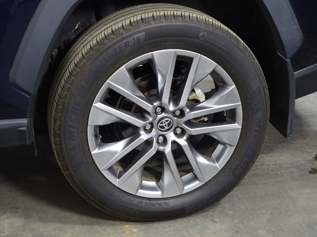 Used 2022 Toyota RAV4 XLE Premium image 41