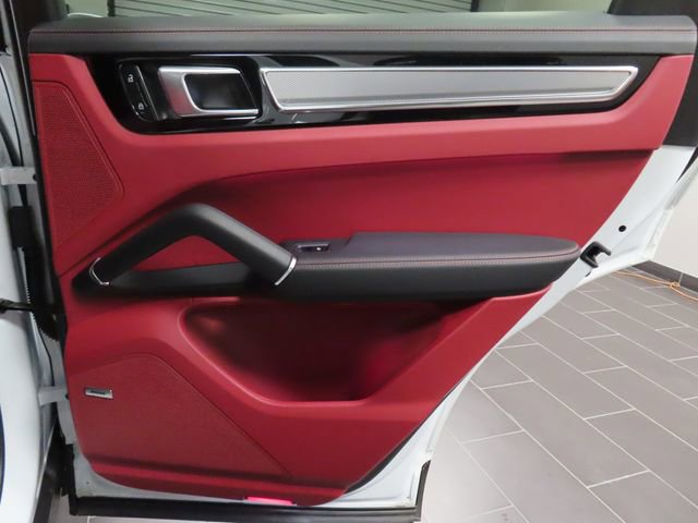 Used 2023 Porsche Cayenne Platinum Edition image 13
