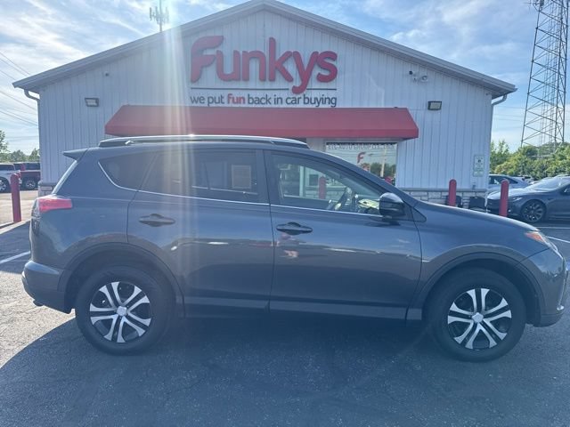 Used 2016 Toyota RAV4 LE AWD/4WD image 2