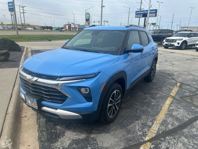 Used 2024 Chevrolet TrailBlazer LT w/ LT Cold Weather Package AWD/4WD image 1