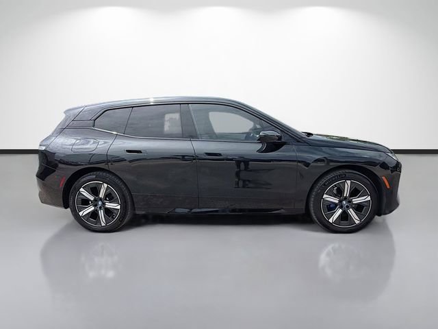 Used 2025 BMW iX xDrive50 AWD/4WD image 2